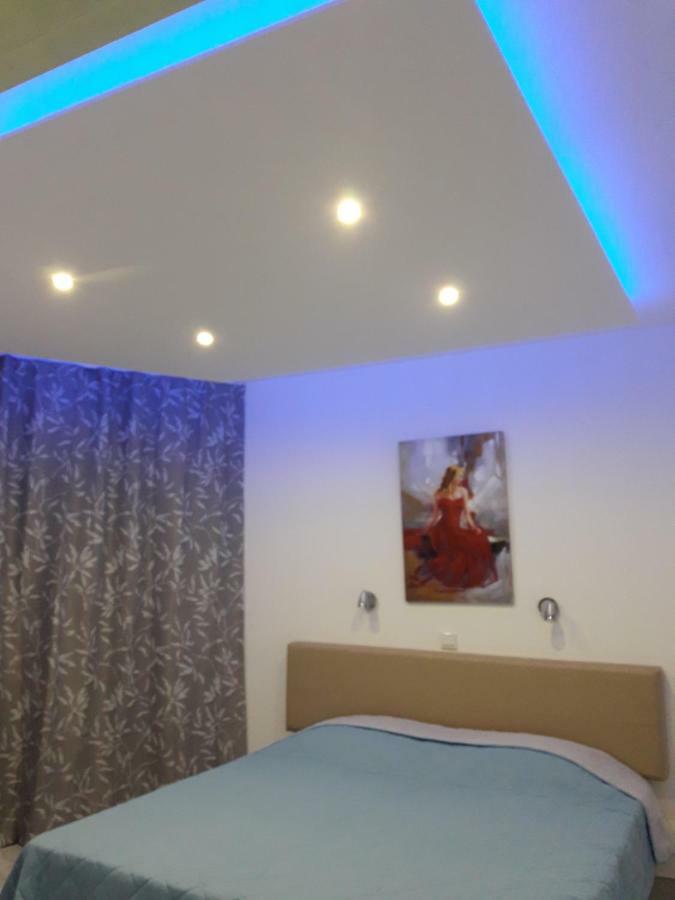 P L Sunorama Garden 302 *